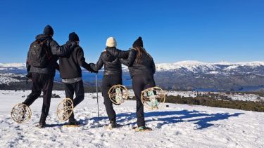 Las chiwas, una tradición ancestral del pueblo Mapuche revive en la nieve del cerro Batea Mahuida