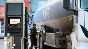 Fin del cepo al dólar y el impacto en los precios de combustibles: qué pasará con la nafta y el gasoil