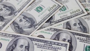 El dólar blue pegó otro salto y llegó a los $1.500: a cuánto cerraron los financieros