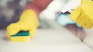 Empleadas domésticas: qué pasa con el aguinaldo de julio 2024 si hay aumentos de sueldo