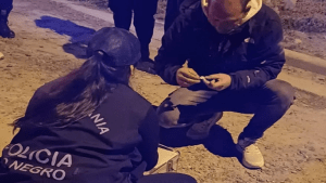 Dos jóvenes fueron atrapados con 40 envoltorios de cocaína en Viedma