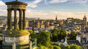 Denuncian una estafa millonaria: son de Roca, Regina, Catriel, Cutral Co y Zapala, y están varados en Escocia