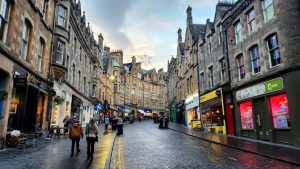 Varados en Escocia | El drama de una vecina Cinco Saltos y sus hijos que lograron volver a la Argentina: «No fue lo que soñamos»