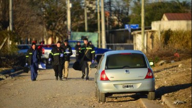 El cadáver de la joven fue hallado en el asiento trasero del auto que fue localizado en el barrio Kennedy de Córdoba. Foto Gentileza La Voz.
