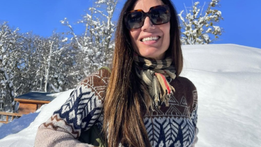 Con un look de invierno, gafas de sol y una sonrisa de oreja a oreja, Flor de la V compartió imágenes de sus vacaciones en Neuquén. 