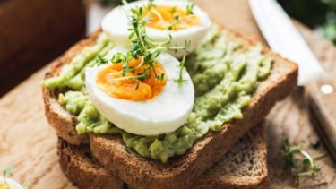 Nada más simple que un sandwich de huevo y palta