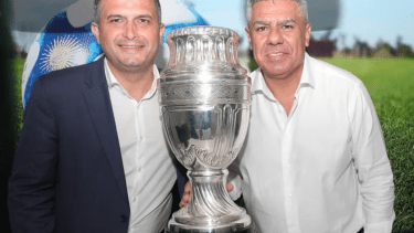 El presidente de la Asociación Argentina de Fútbol fue capturado de una bizarra situación. 