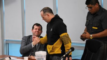 Agüero y su defensor Perazzoli en una audiencia. (Archivo/Cecilia Maletti)