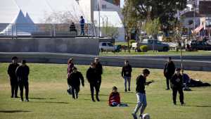 Mañana fría, tarde cálida: cómo será el clima este martes en el Alto Valle de Neuquén y Río Negro, antes del feriado