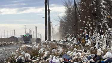 La calle Yerba Mate en Colonia Nueva Esperanza y en los nuevos barrios donde se reubicaron más de 540 familias de Neuquén. Foto: Matías Subat.