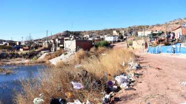 Vivir con lo mínimo en los cañadones de la barda de Neuquén