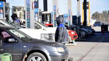 Combustibles: cuánto perdieron las provincias por la postergación de impuestos a la nafta y el gasoil en 2025 