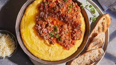 Polenta con tuco: un plato simple, sabroso e ideal para combatir el frío