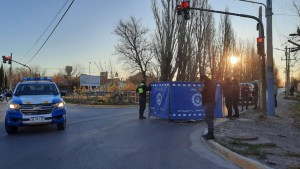 Murió un ciclista atropellado por un camión en una calle principal de Neuquén