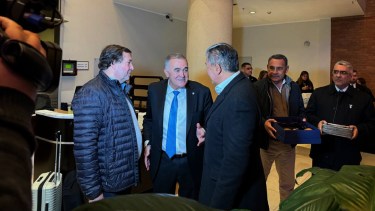 Weretilneck y Figueroa, junto a Osvaldo Jaldo, gobernador de Tucumán.  