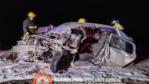 Un herido grave en un choque frontal sobre Ruta 40, en San Martín de los Andes: había quedado atrapado