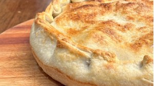 Tarta de jamón, queso, huevo y tomate facilísima