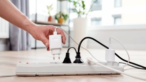 Cómo ahorrar electricidad: qué puedo enchufar en la zapatilla eléctrica, sin problemas
