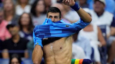 Nole dejó todo, pero esta vez no alcanzó. Se despidió temprano del último Grand Slam de la temporada. (AP)