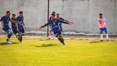 Cano y un gol para el recuerdo en Viedma ante Sol de Mayo. (Foto: Prensa Deportivo Rincón)