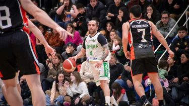 Nacho Claris y Mateo Uzandizaga, dos que siguen en Pérfora y Petrolero. (Municipalidad de Cutral Co)