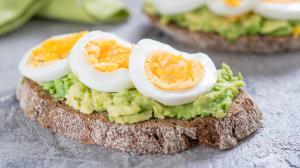 ¿Palta en el desayuno sí o no? Qué dicen los expertos sobre sus grasas y sus beneficios