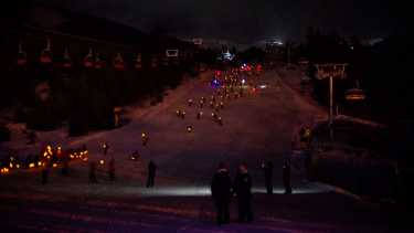 Se iluminó el Catedral: con la bajada de las luces empezó la Fiesta de la Nieve en Bariloche