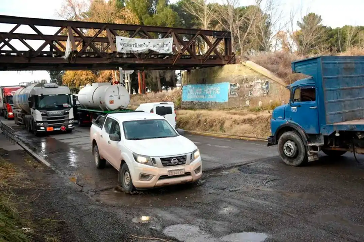 Video | El valle de los pozos: cómo son las Rutas 22 y 151 en el sector ...