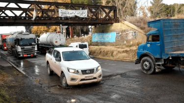 Video | El valle de los pozos: cómo son las Rutas 22 y 151 en el sector donde volcó el camión con petróleo