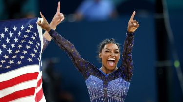 Simone Biles logró su sexta medalla dorada olímpica.