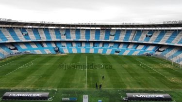 La Conmebol revisó el Cilindro y quedaron insatisfechos por el estado del campo de juego. 
