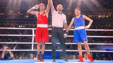 Imane Khelif de Argelia venció a la china Yang Liu, en fallo unánime de los jurados.