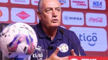 Gustavo Alfaro debutará al frente de la Albirroja en la próxima doble fecha de Eliminatorias sudamericanas.
