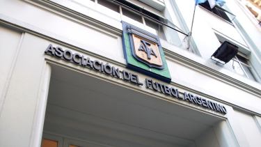 La AFA anunció la postergación del cierre del libro de pases en el fútbol argentino.