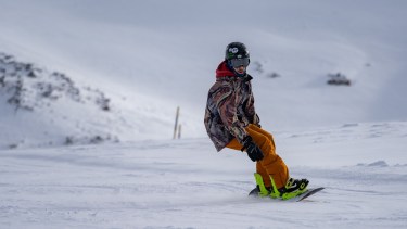 Snowboard en Chubut: la aventura de surfear la nieve patagónica en La Hoya