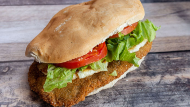 ¡Mirá lo que es este sanguche de milanesa tucumano!