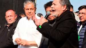 Rolando Figueroa y Uocra firmaron un convenio por trabajo: el acto reunió a 30 mil personas