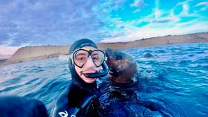 Video: “¿Qué onda contigo cachorrón?»: un encuentro mágico, en el mar de Puerto Madryn