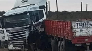 El choque se produjo entre un camión y un auto. Foto: https://www.facebook.com/laprevencionescosadetodos