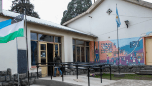 Estafa: dio una insólita excusa por los $6 millones de la escuela de El Bolsón que iba a ir a Las Grutas