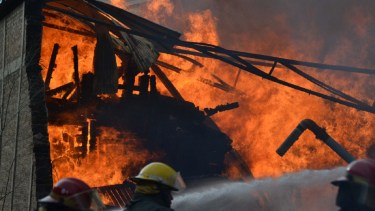 Incendio galpón de empaque de Río Negro. Foto Gentileza Jorge Tanos