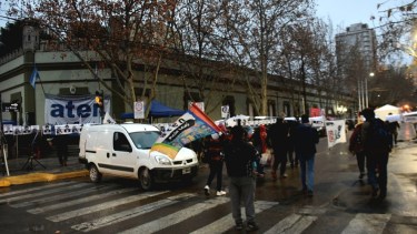ATEN lleva adelante una permanencia en Casa de Gobierno. Foto: Matias Subat. 
