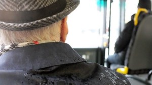 Proponen que los adultos mayores viajen gratis en el transporte público de Río Negro