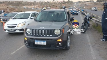 La ruta 7 estuvo colapsada tras el choque. Foto: Gentileza Policia de Neuquén. 