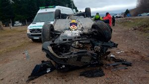 Choque y vuelco sobre Ruta 40, en el acceso al aeropuerto de San Martín de los Andes