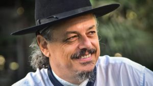 Adrián Maggi, el folclorista que comparte sus vivencias en redes, pasó por el Alto Valle