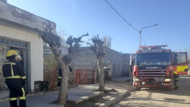 La mujer y su hija fueron trasladadas al hospital. Foto: Fabiana Pasero
