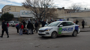 Insólito choque en Allen: impactó a una moto, se fugó y horas después se presentó en la comisaría