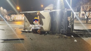 Tuvo un ataque, perdió el control y provocó un vuelco sobre la Ruta 40 en Junín de los Andes.