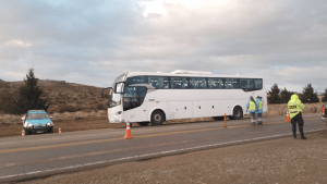 Conducía alcoholizado un colectivo con 36 pasajeros sobre Ruta 40: iba a San Martín de los Andes